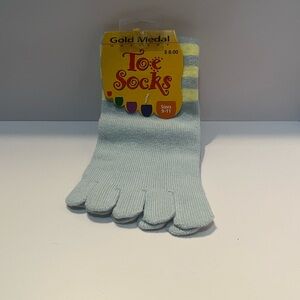 NWT Gold Toe Toe Socks Size Women 9-11 Blue with yellow stripes #10212